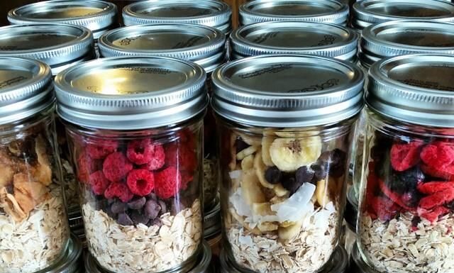 “Instant” Oatmeal Jars – Easy Breakfast Meal Prep