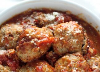 MOZZARELLA STUFFED TURKEY MEATBALLS WITH HOMEMADE MARINARA SAUCE