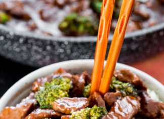 EASY BEEF AND BROCCOLI STIR FRY