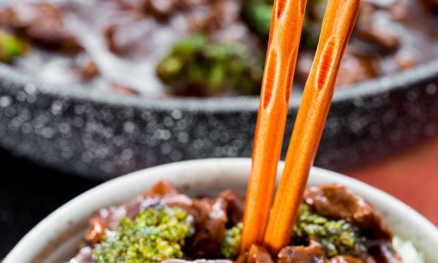EASY BEEF AND BROCCOLI STIR FRY