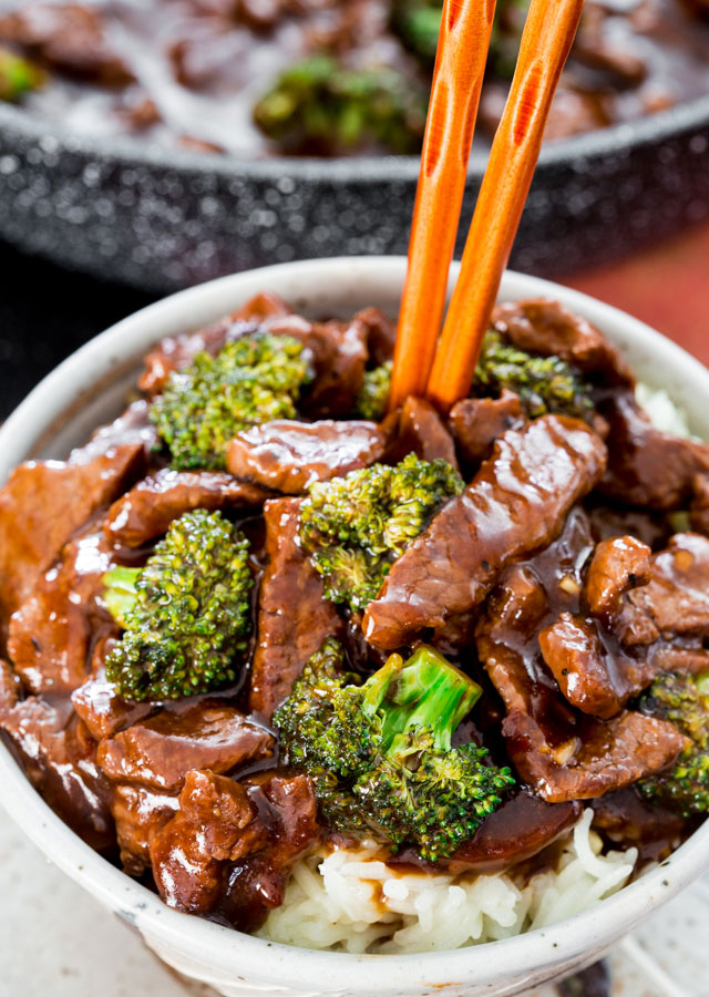 EASY BEEF AND BROCCOLI STIR FRY