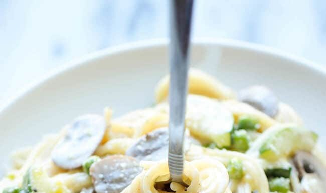 ONE POT ZUCCHINI MUSHROOM PASTA