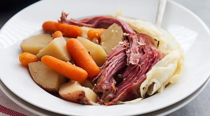 Slow Cooker Corned Beef and Cabbage