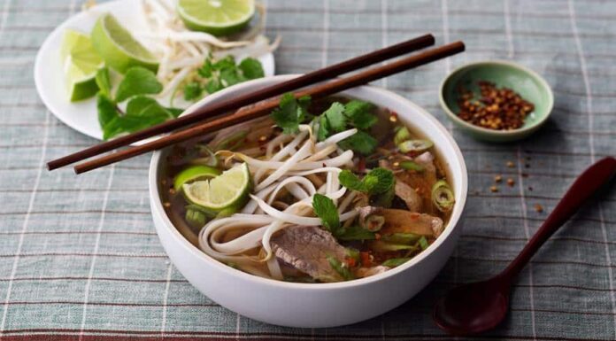 Vietnamese Beef Noodle Soup (Pho Bo)