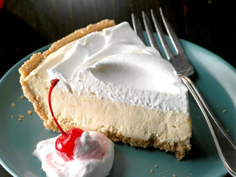 Root Beer Float Pie Dessert Recipe is a fabulous summertime dessert that’s always a crowd favorite!