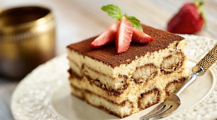 TIRAMISU CAKE: CAKE FOR LOVE IN VALENTINES DAY
